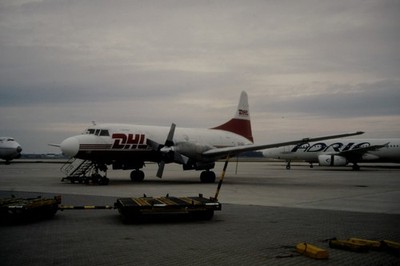 Dia OO-HUB Convair CV-580(F)(SCD) DHL 02.01.1992 FRA 35mm gerahmt OP-K8-31