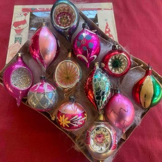 INDENTS! BOX OF 12 VINTAGE 1950s FANTASIA MERCURY GLASS CHRISTMAS ORNAMENTS