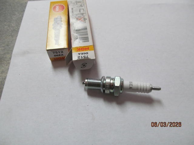 2 NGK - D6EA- Standard Spark Plugs, D6EA 7512
