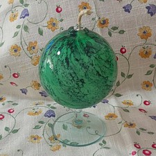Dekokugel aus Glas, gr&uuml;n/schwarz marmoriert, gl&auml;nzend, zum Aufh&auml;ngen