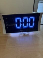 Wecker Tischuhr mit Nachtmodus, Temperaturanzeige, Datum, Digital