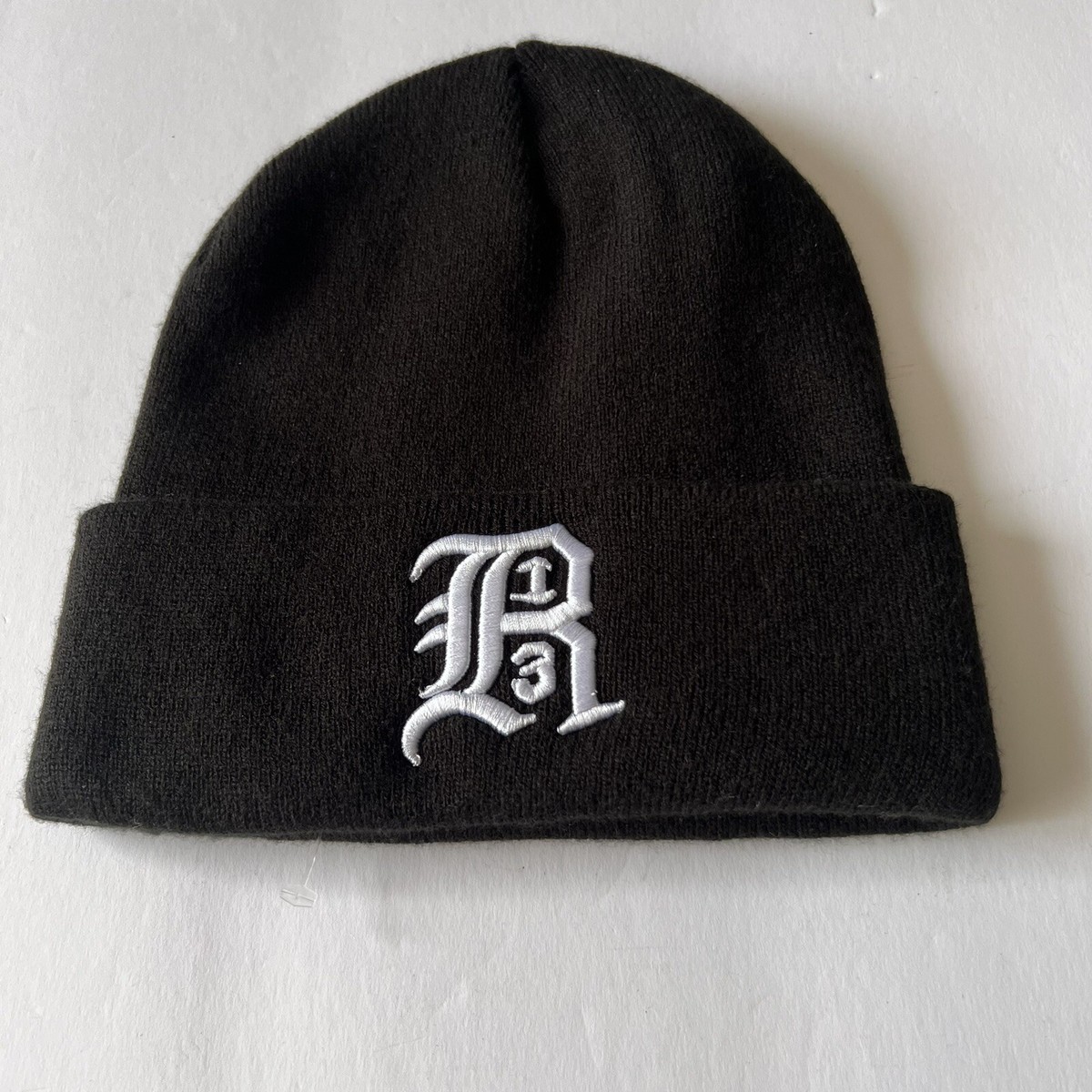 R13 LOGO EMBROIDERED SKULLY BEANIE BLACK WITH WHITE UNISEX  display picture 1