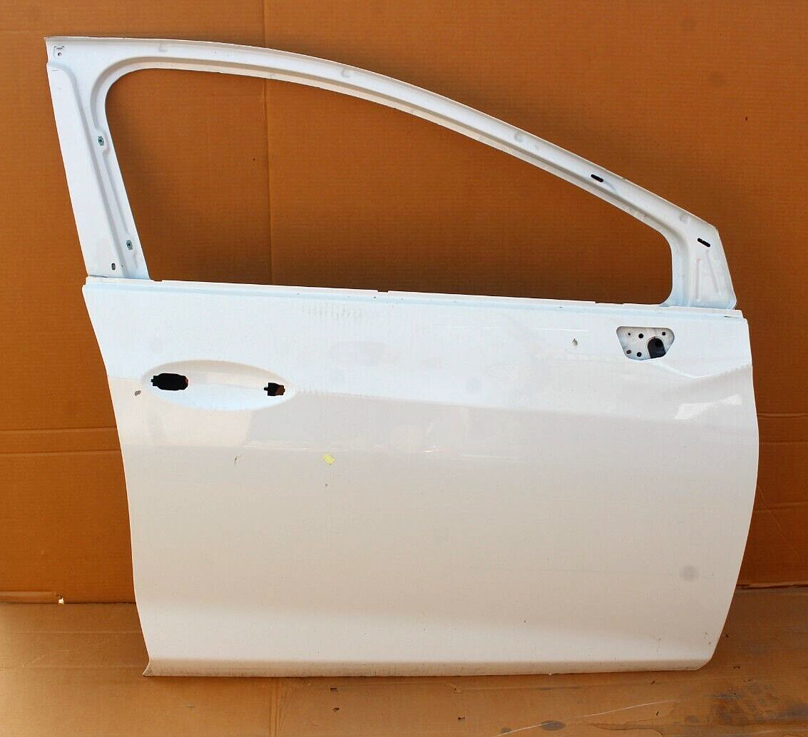 2016-2019 Chevrolet Cruze Front RH Passenger Door OEM | 39137992