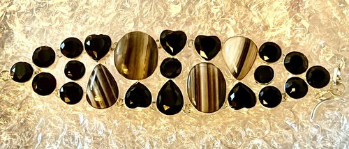Black Onyx Hearts and Brown Swirl Botswana Agate Handmade Bracelet - Bild 1 von 3