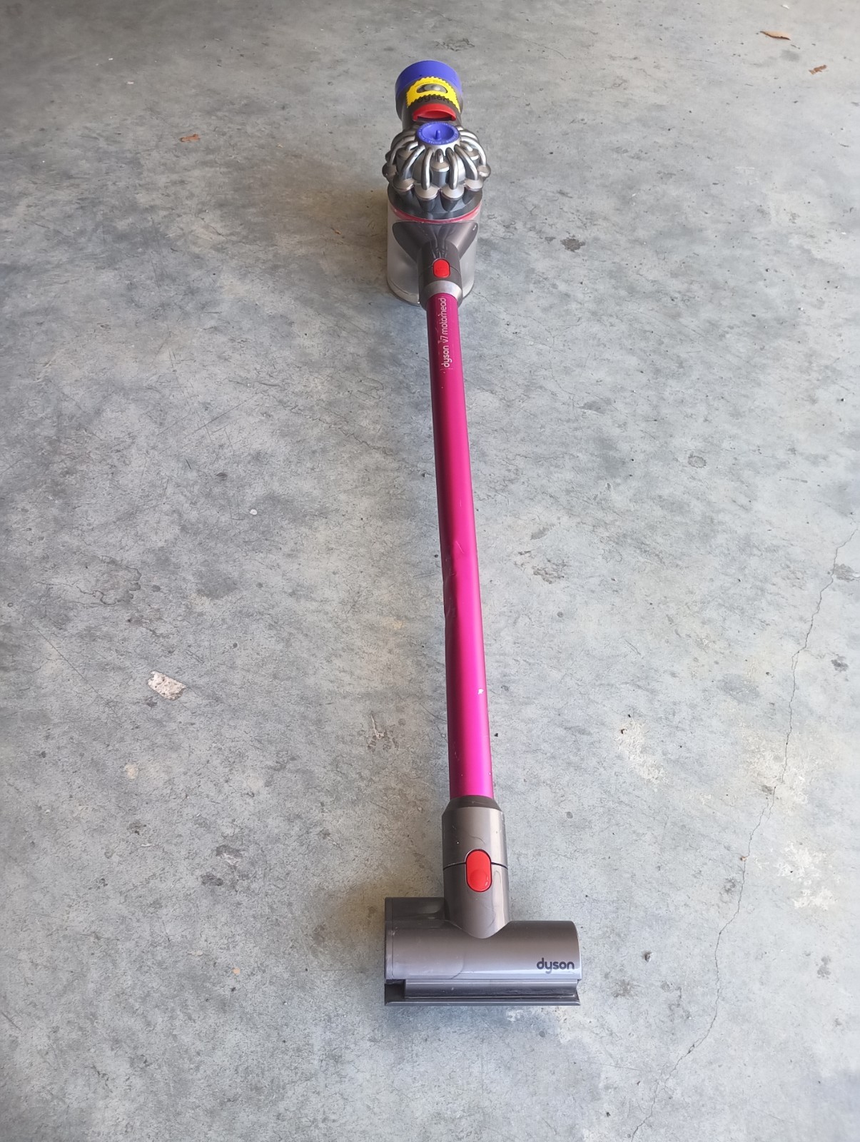 Dyson V7