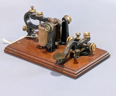 1867-1890 Watts Davis Co Private Line Antique Camelback Telegraph Key Sounder 