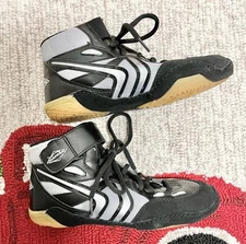 Matman Wrestling shoes Youth size 4 Black and white.