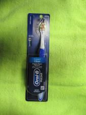 Oral-B Pulsar Expert Clean Battery Toothbrush with Micro-PULSE Medium,