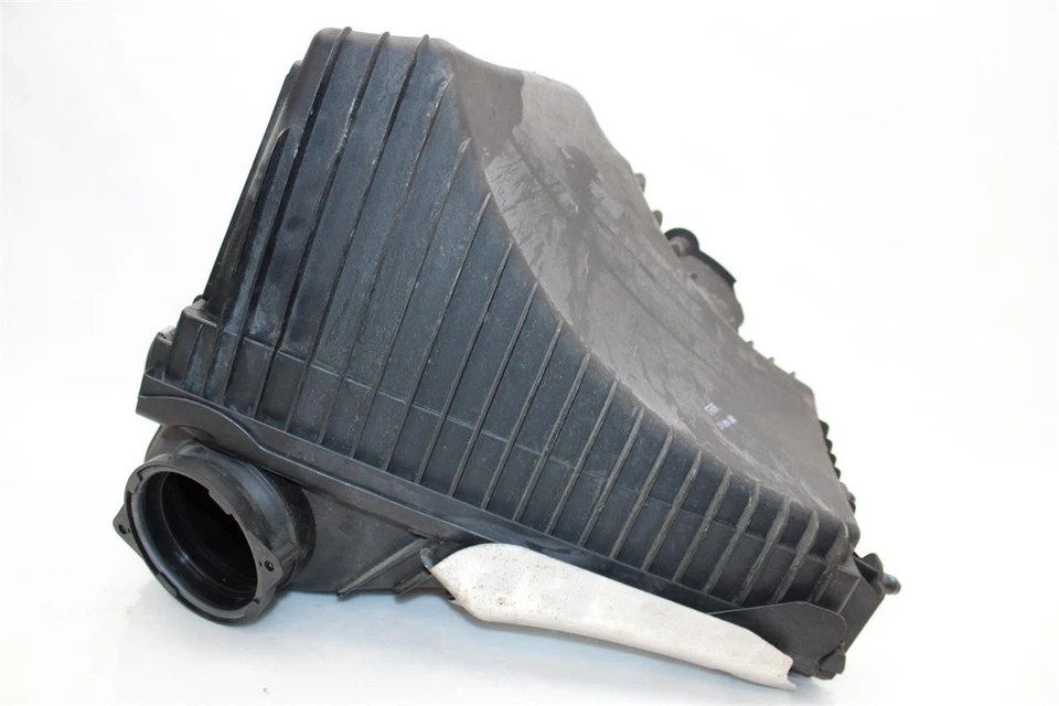 Used Air Cleaner Assembly fits: 2013 Volkswagen Touareg 3.6 Grade A - Image 2 of 4