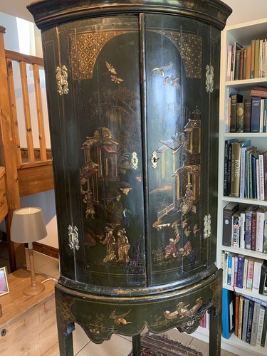 An Impressive Georgian Japanned Corner Cupboard - Picture 2 of 10