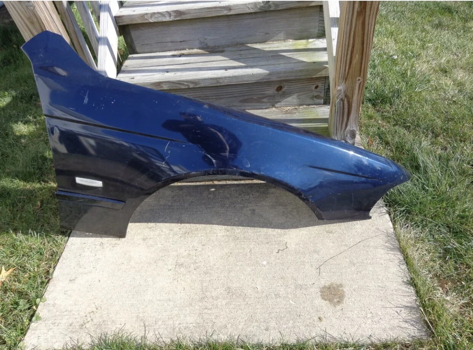 2003 BMW 525i E39  PASSENGER RIGHT   SIDE FENDER ASSEMBLY  ORIENTBLAU - Image 2 of 4