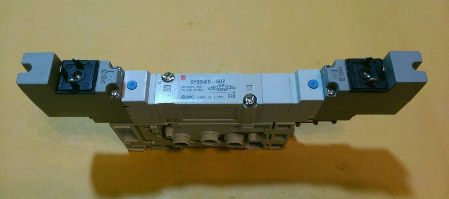 SMC SY5340R-5DZ DOUBLE SOLENOID MANIFOLD VALVE, 24VDC