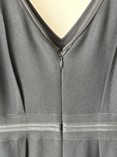 PRADA size 42 / US 10 lined suit-weight wool sleeveless tank dress black LBD zip - Picture 12 of 22