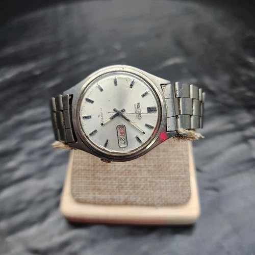 Seiko Automatic 7009-8028 Day/Date Vintage Men's Watch Classic Style
