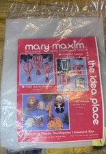 MARY MAXIM CHRISTMAS PLASTIC NEEDLEPOINT ORNAMENT KIT 77422 ANIMALS NOS