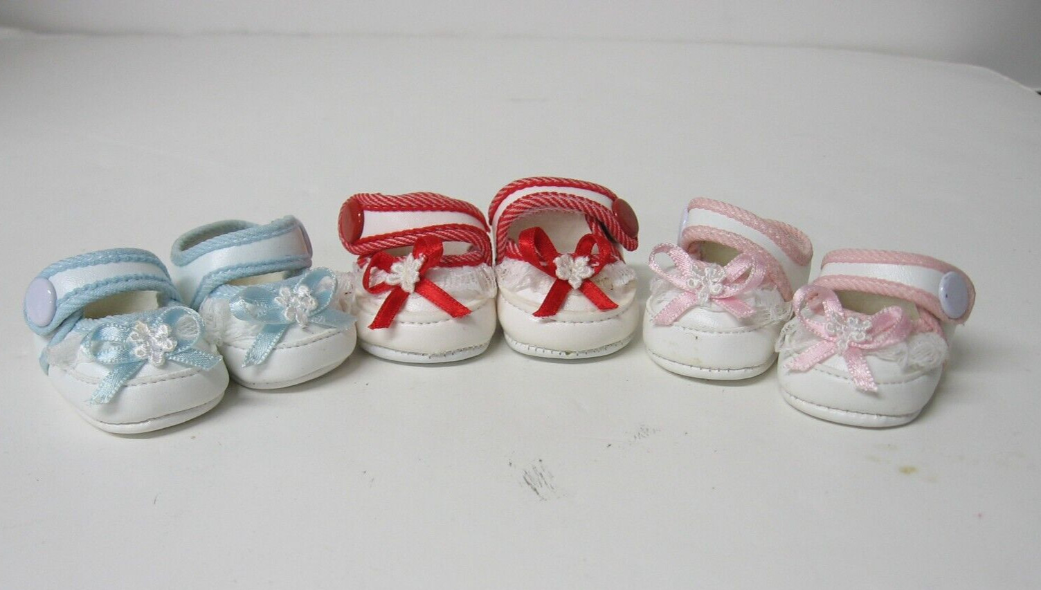 1 7/8" X 1 1/8" White W/pink, Blue, Red Lace Trim