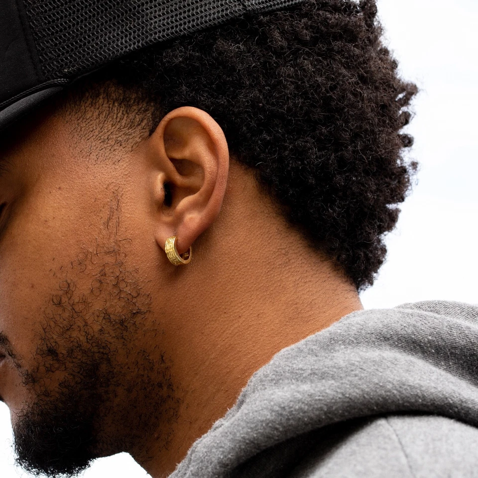 Pendientes tipo argolla griega maciza de oro amarillo de plata de ley enchapados en oro de 14K para hombre Foto 2 de 4