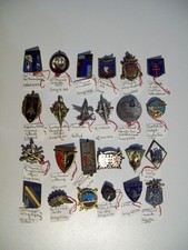 24 insignes militaire pucelles a inventorier