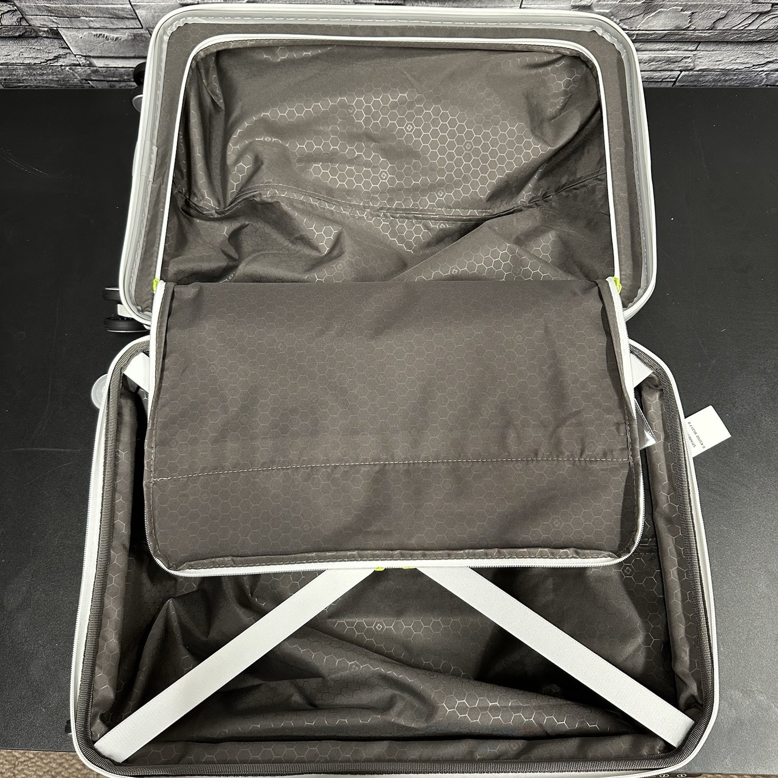 Samsonite Freeform 21 Carry-On Spinner Luggage; White/Grey