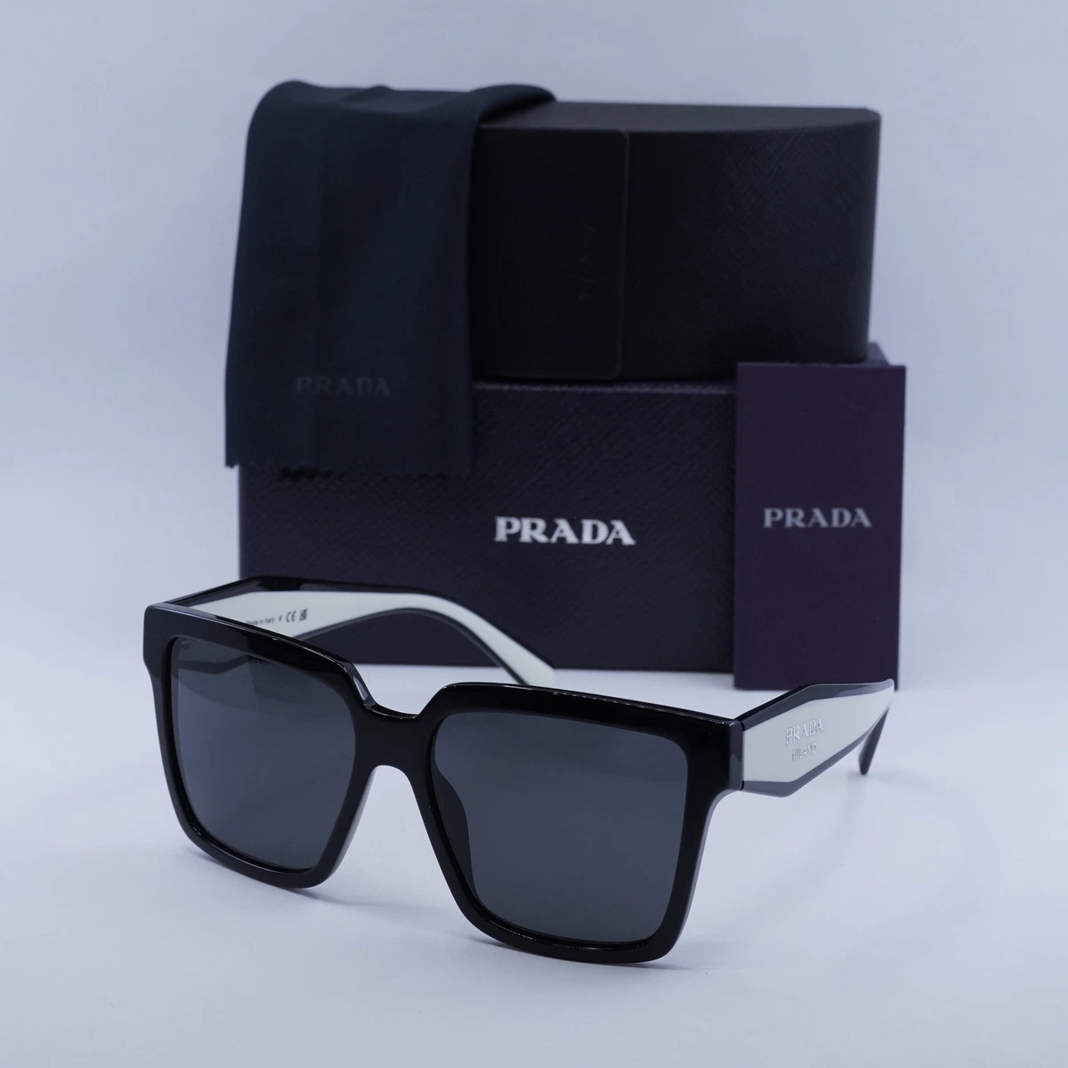 Preços baixos em Óculos de Sol Quadrado Branco PRADA para mulheres