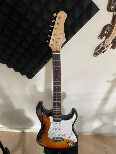 eko s-300 Electric Guitar - Picture 2 of 5