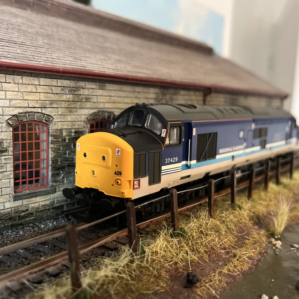 Bachmann 32-376 Regional Railways Class 37 Diesel 37429 Eisteddfod Genedlaethol - Image 4 of 4