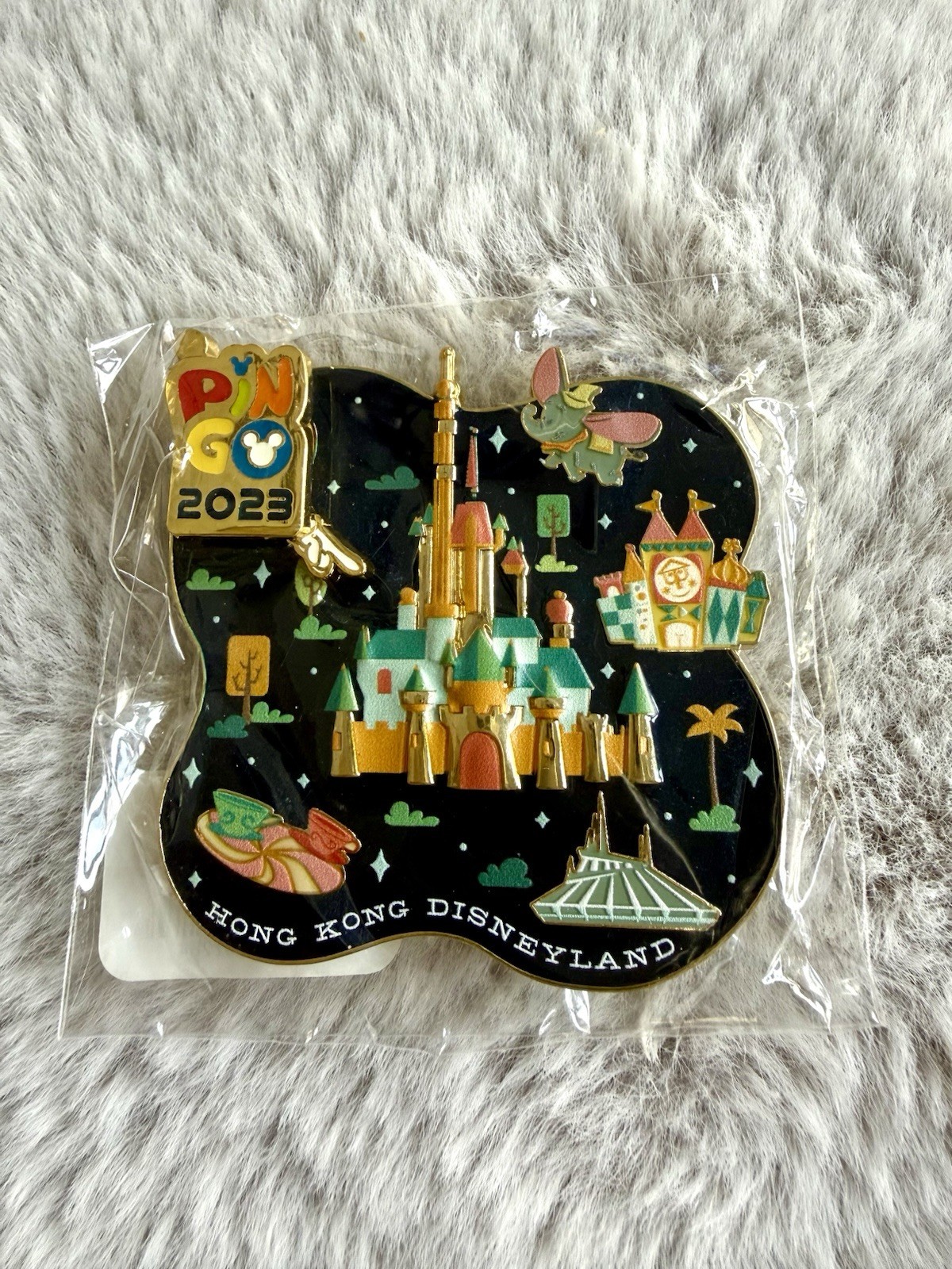 Disney Pins HKDL Hong Kong Pin Go Castle Rides LE 500 - Movable Mickey Hand