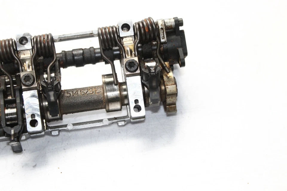 2002 - 2004 宝马 E65 745i 745Li 4.4L V8 发动机右侧凸轮头原始设备制造商 P8813 — 第 2/4 张图片