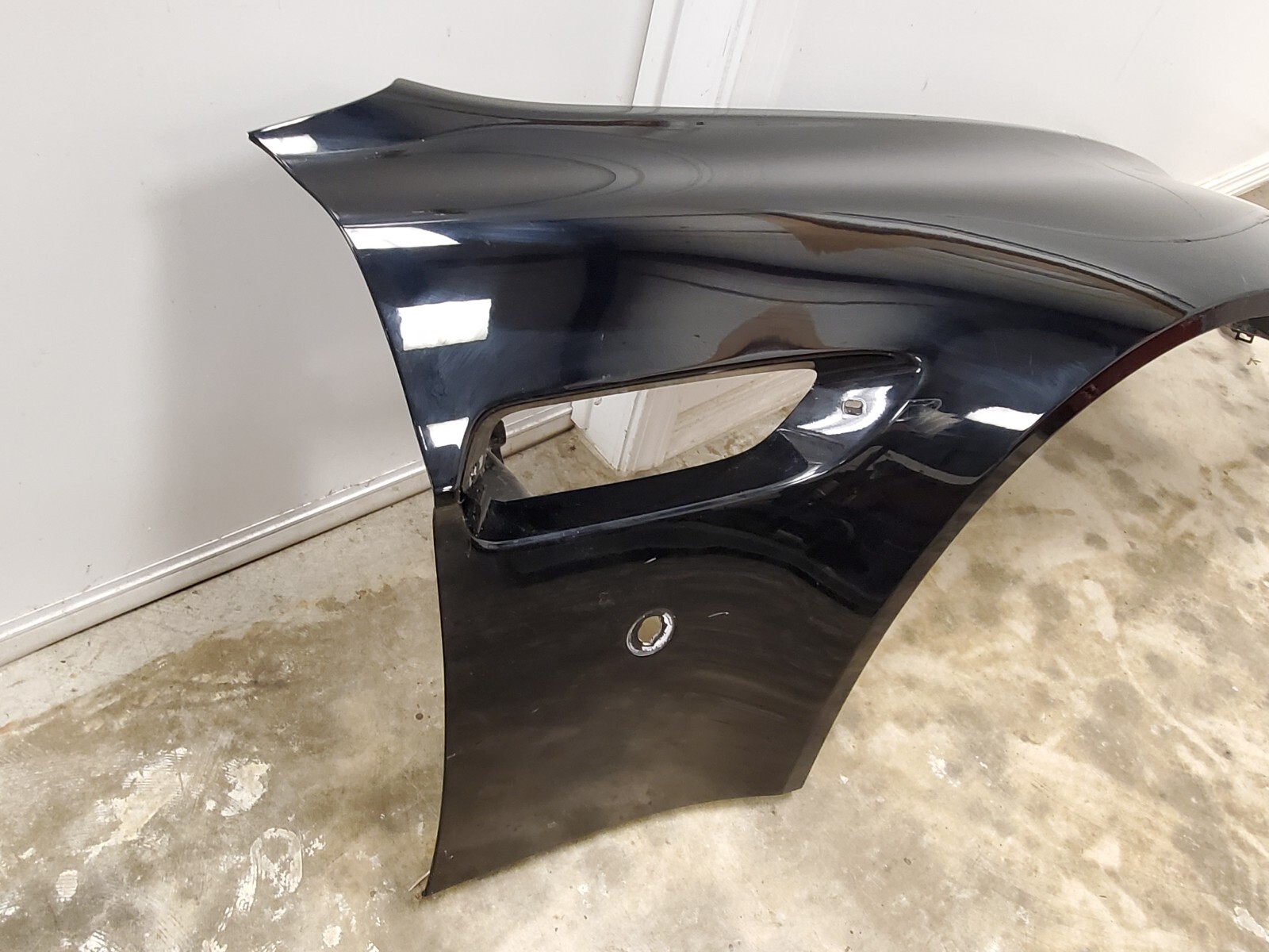 2006-2017 ASTON MARTIN VANTAGE V8/V12 RIGHT FRONT FENDER USED OEM
