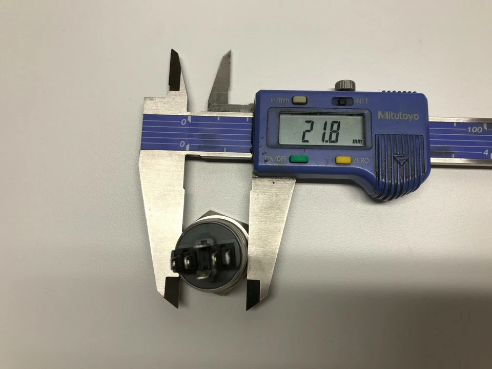 22mm STAINLESS STEEL LATCHING PUSH BUTTON WITH DC24V RED LED  AND WIRING HARNESS - Image 4 of 4