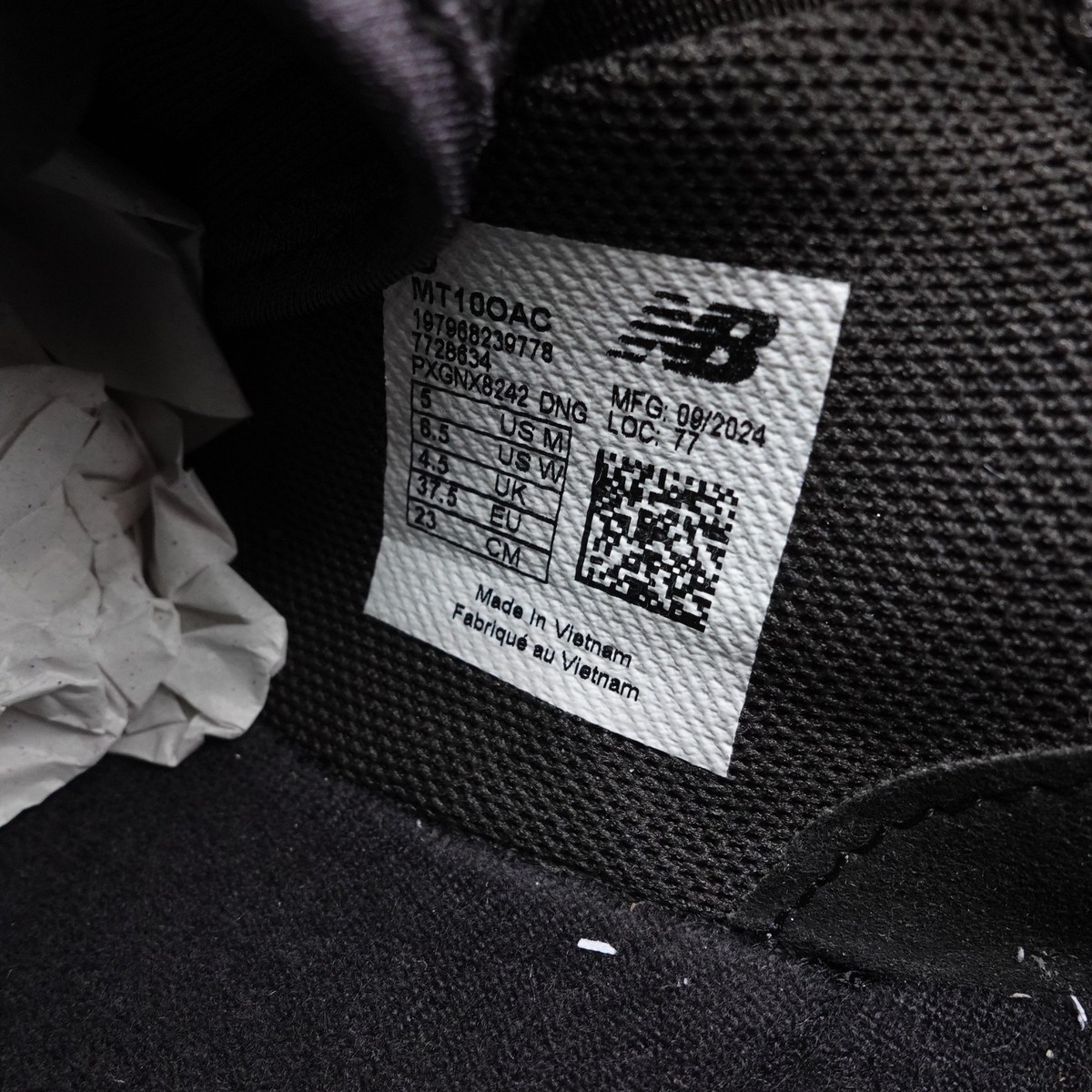 Size 6.5 Women's New Balance Minimus MT10 Barefoot Sneakers