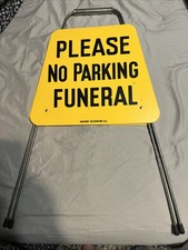 Letrero de estacionamiento vintage de doble cara para funerarias Henry Schwab Co.