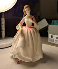Royal Doulton Figurine 'Tender Moment' HN 3303 Royal Doulton Ladies Collection.