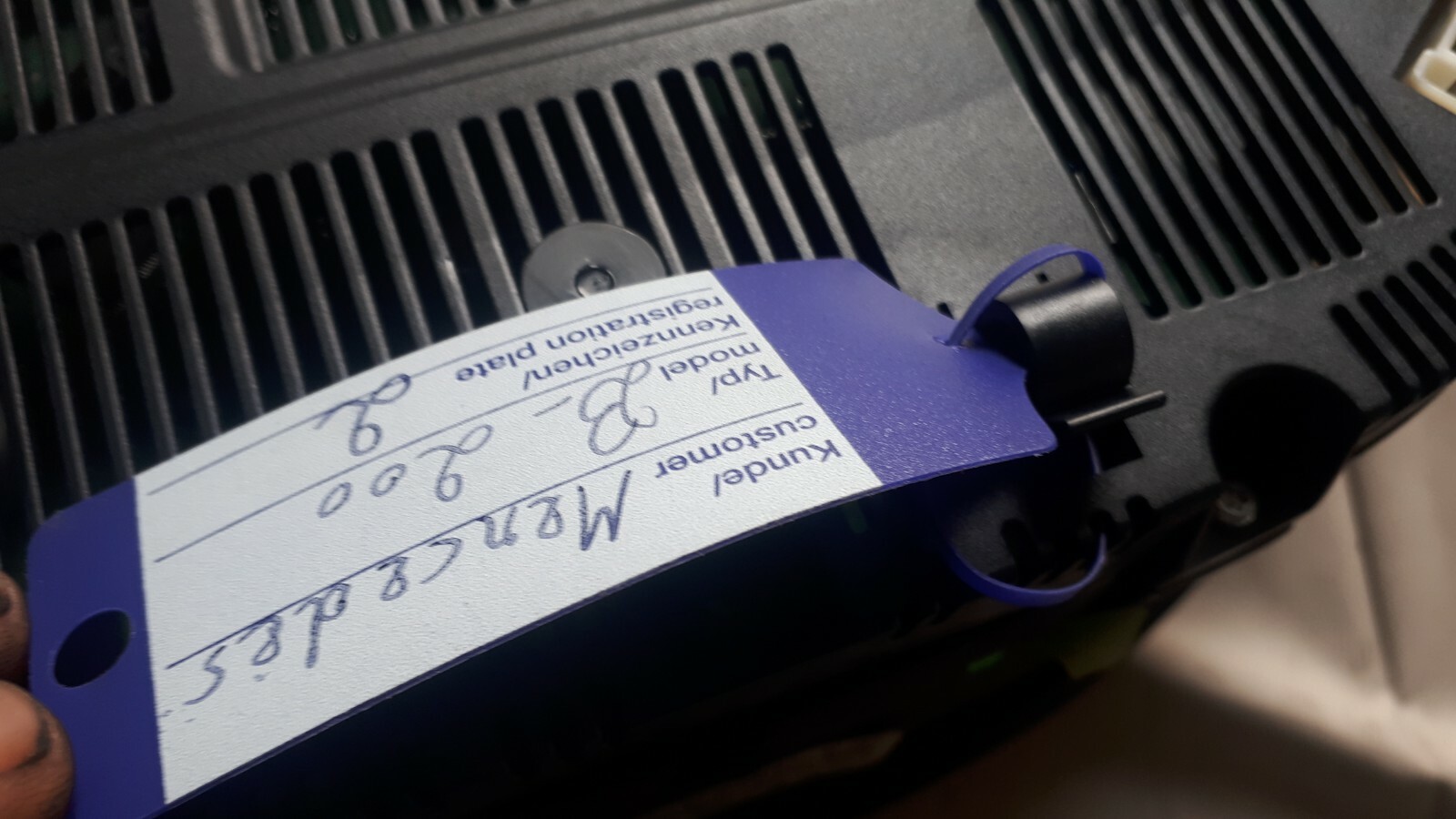 Kunststoffclip für Gepäckraumabdeckung Mercedes Benz W169 A-Klasse
