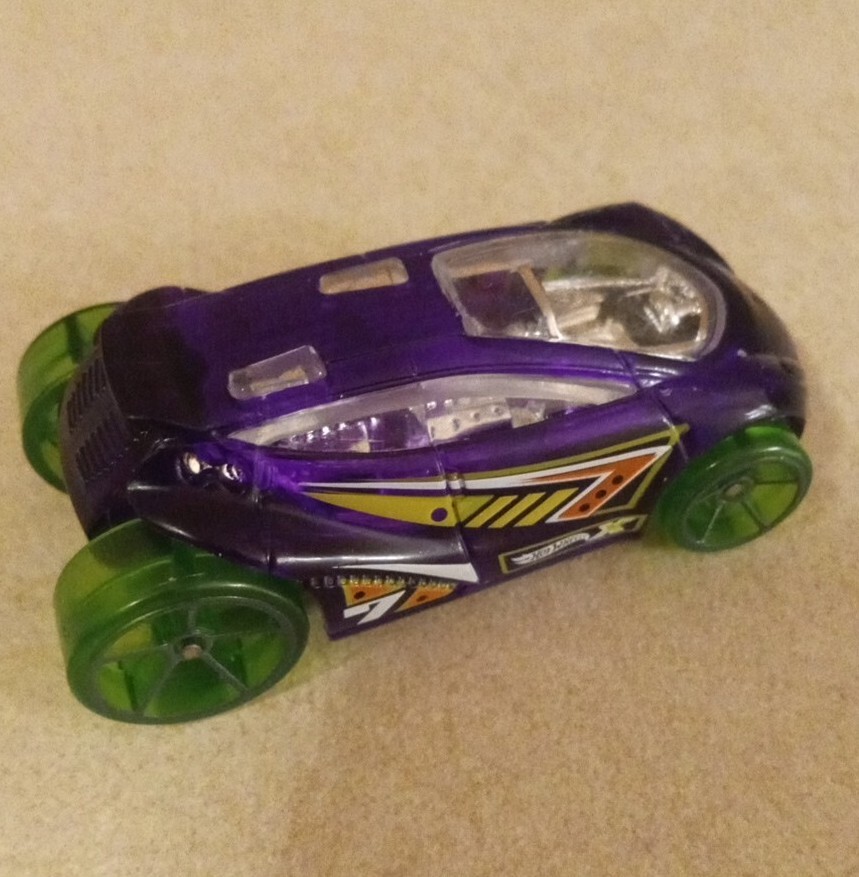 Hot Wheels 2014 Mattel Vandetta #7 Purple Green 1:64 Rolls Smooth &Straight Mint