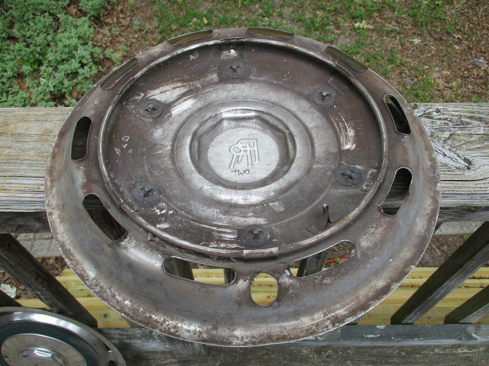 (One) Vintage Rolls Royce Hub Cap Green Stripe 10 Slots 16 1/2" wide