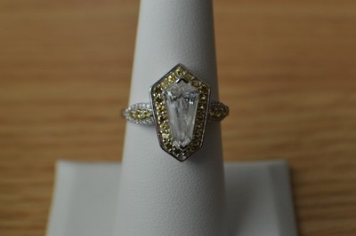 2,30ct Moissanit / gelber Saphir Schild Ring Rhodium über Feinsilber Größe 7