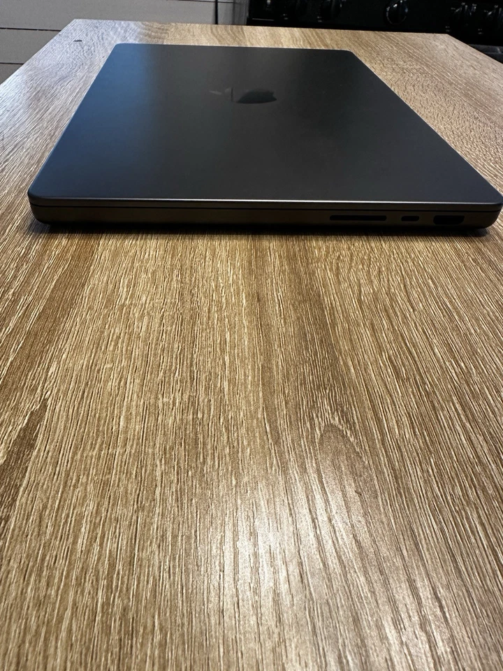 Apple MacBook Pro 14-дюймовый чип M3 Pro, 18 ГБ RAM, 512 ГБ SSD, космический черный 2023 - Изображение 4 из 4