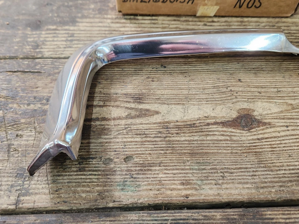 NOS OEM Ford Galaxie 500 LTD LH guardabarros delantero extensión moldura moldura Foto 4 de 4