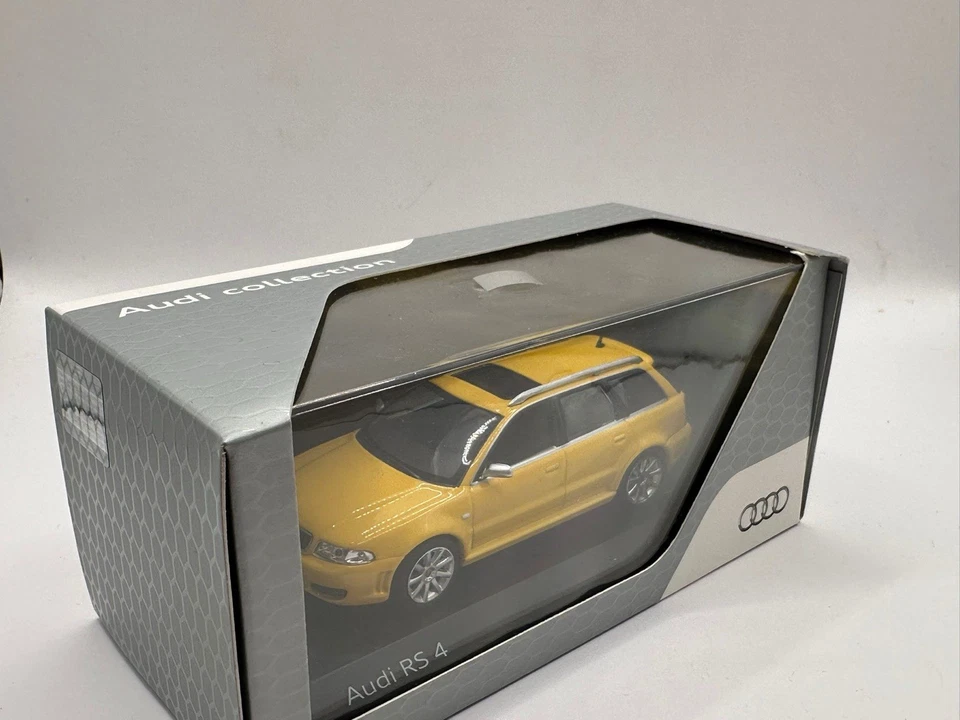 Audi Colección Escala 1/43 AudiRS 4 Diecast Modelo Imola Amarillo En Caja Raro Kyosho Foto 4 de 4