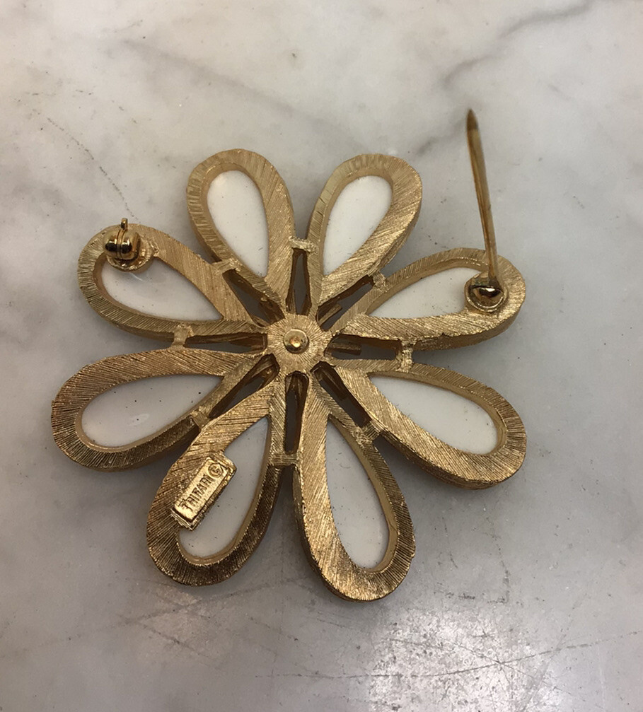 Vintage TRIFARI Gold Tone Milk Glass Flower Pin Brooch | eBay Vintage TRIFARI Gold Tone Milk Glass Flower Pin Brooch | eBay
