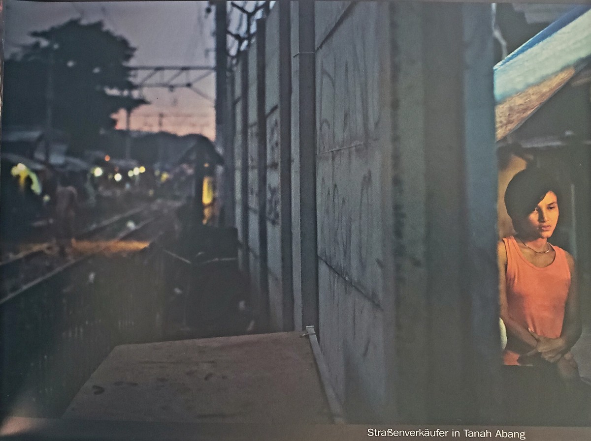 Jonas Bendiksen So Leben Wir The Places We Live German Text Urban