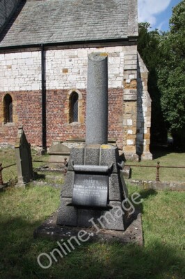 Foto 6x4 Ein junges Leben kurz geschnitten Croxton\/TA0912 Denkmal für Joseph Wils um 2010