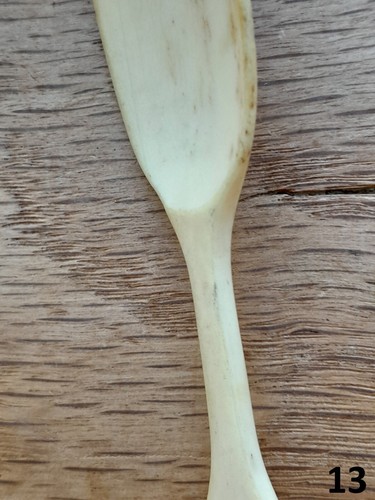 Collection of Four Antique Hand Carved Cow Bone Spoons - Length: 12 cm - Picture 13 of 19