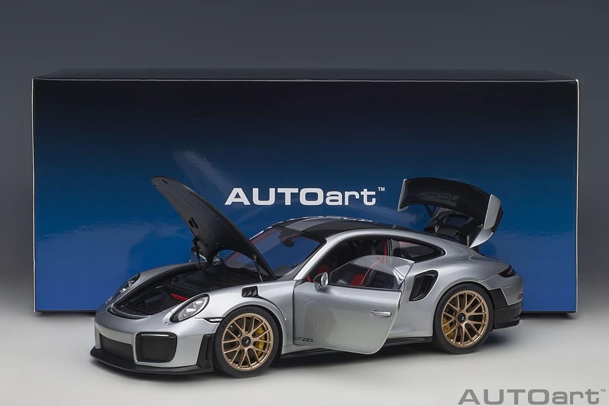 AUTOart 1/18 Porsche 911 GT2 RS Weissach Package Metallic AUTOart 1/18 Porsche 911 GT2 RS Weissach Package Metallic