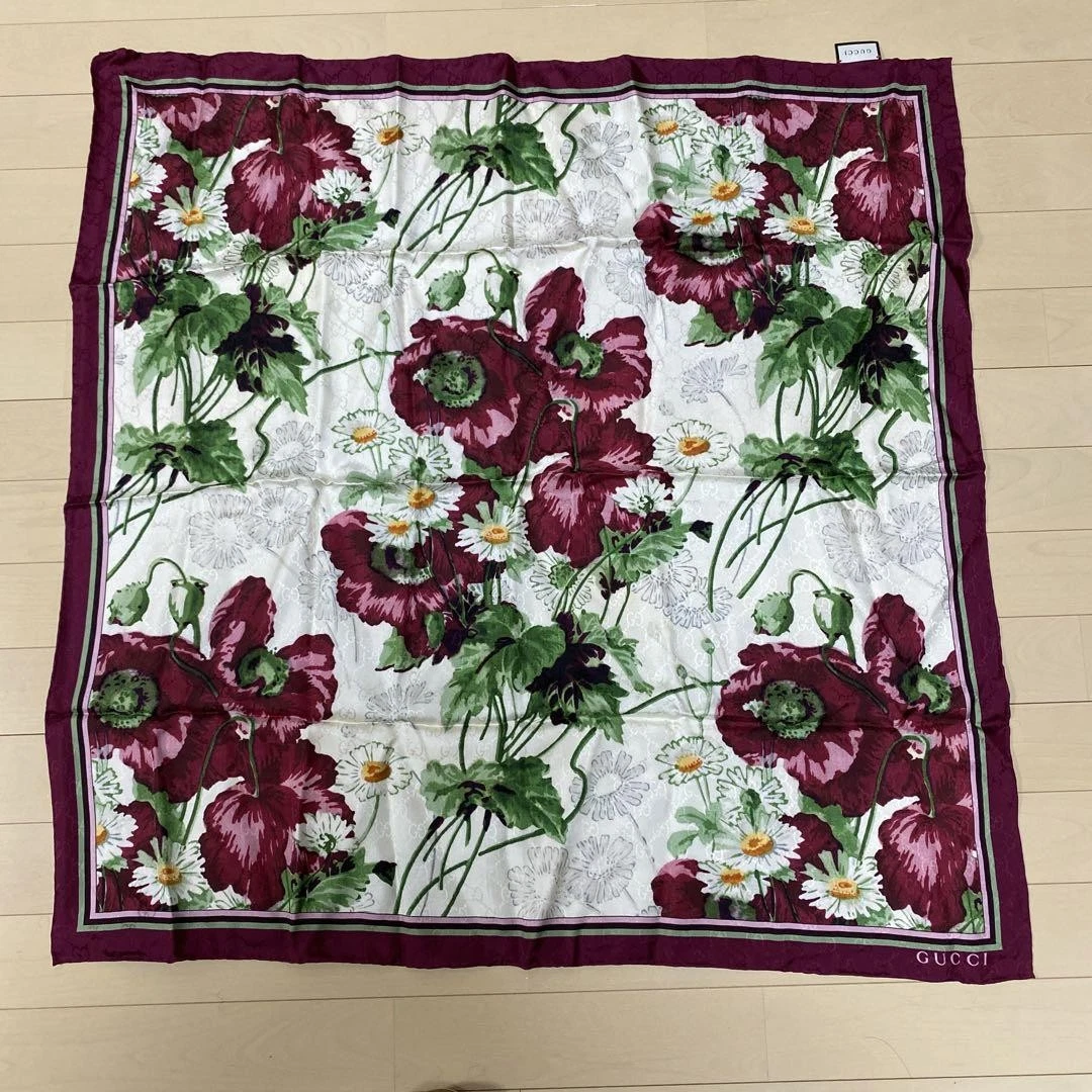 Foulard Gucci violet en soie 90x90cm motif floral avec boite