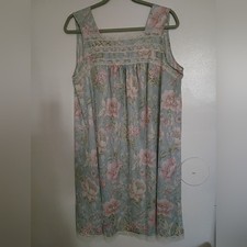 VTG Vanity Fair Women's Elegant Lace Trimmed Floral Night Gown Sz M