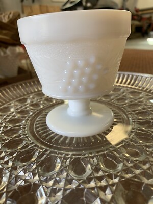 6 Piece VINTAGE MILK-GLASS Ice cream Cups 