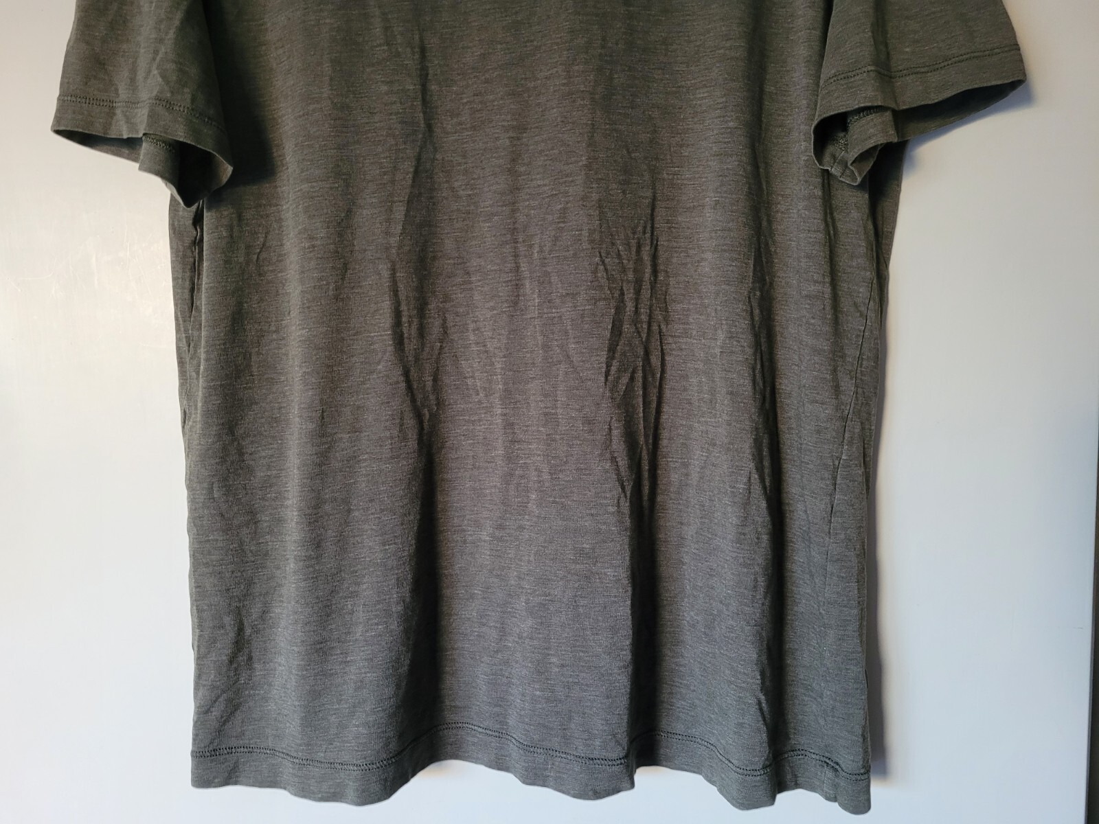 Lululemon Men's Basic Solid Green Short Sleeve Wo… - image 3