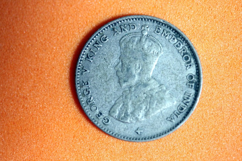 1919 - STRAIT SETTLEMENT 10 CENTS SILVER COIN! #N01498